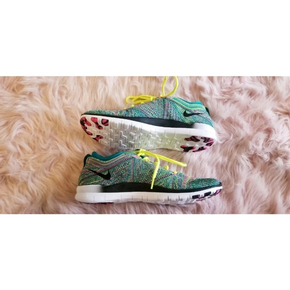 Nike Free TR Fly Knit Women's Running Shoes - Picture 7 of 8